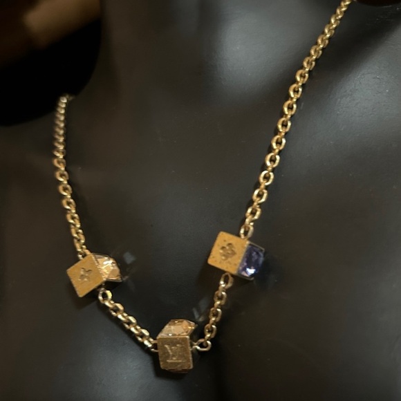 LOUIS VUITTON Collier Gamble Gold Tone Logo Necklace - Picture 5 of 15